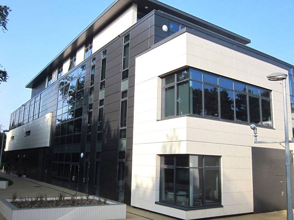 Building facade using aluminum composite panels